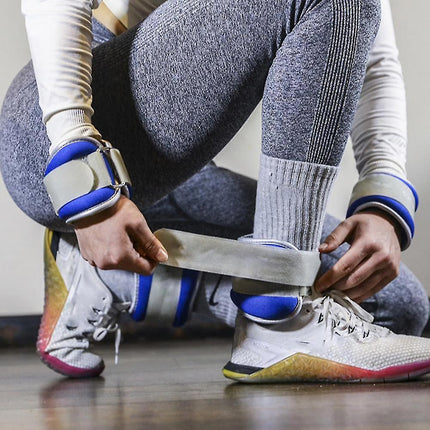 Coppia di pesi in sabbia regolabili per polso e caviglia per allenarsi da 0,5 0,750 1 1,5 Kg muscoli gambe e braccia fitness palestra sport blu - enzoled