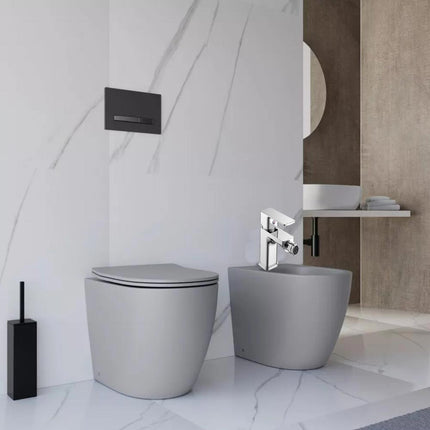 Rubinetto per bagno moderno quadrato miscelatore orientabile per bidet in ottone cromato lucido modello Shape - enzoled