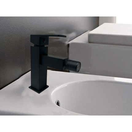 Rubinetto per bagno ultra moderno di forma quadrata miscelatore orientabile per bidet nero opaco modello Firenze - enzoled