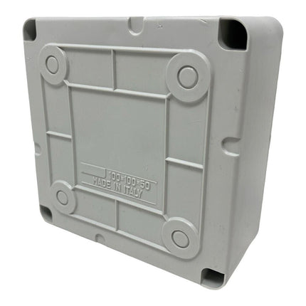 Scatola di derivazione quadrata box con coperchio con viti con pareti lisci tenuta stagna IP56 100xx100x50 mm - enzoled