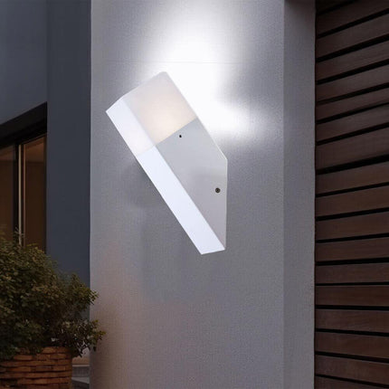Applique a muro oblique per esterno con attacco E27 in alluminio lampada da parete per balcone terrazzo facciata casa IP44 - enzoled