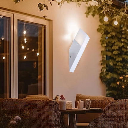 Applique a muro oblique per esterno con attacco E27 in alluminio lampada da parete per balcone terrazzo facciata casa IP44 - enzoled