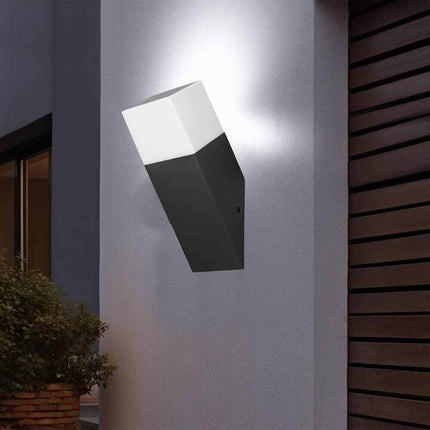 Applique a muro oblique per esterno con attacco E27 in alluminio lampada da parete per balcone terrazzo facciata casa IP44 - enzoled