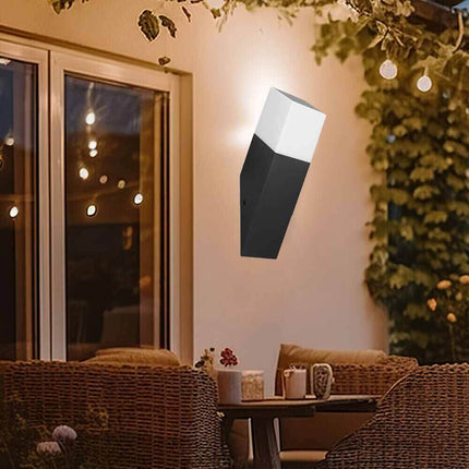 Applique a muro oblique per esterno con attacco E27 in alluminio lampada da parete per balcone terrazzo facciata casa IP44 - enzoled