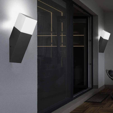 Applique a muro oblique per esterno con attacco E27 in alluminio lampada da parete per balcone terrazzo facciata casa IP44 - enzoled