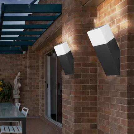 Applique a muro oblique per esterno con attacco E27 in alluminio lampada da parete per balcone terrazzo facciata casa IP44 - enzoled
