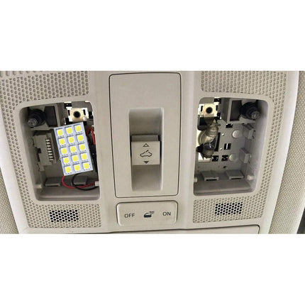 Luci pannello 15 led interno auto smd luce fredda 6000k per interni auto tettuccio 3 watt alimentazione 12 v adattatore t10 - enzoled