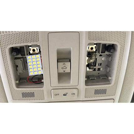 Luci pannello 18 led interno auto smd luce fredda 6000k per interni auto tettuccio 4 watt alimentazione 12 v adattatore t10 - enzoled