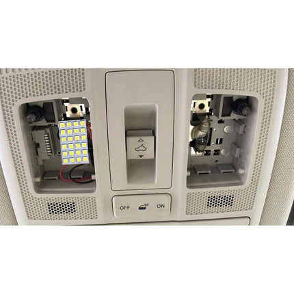 Luci pannello 24 led interno auto smd luce fredda 6000k per interni auto tettuccio 5 watt alimentazione 12 v adattatore t10 - enzoled