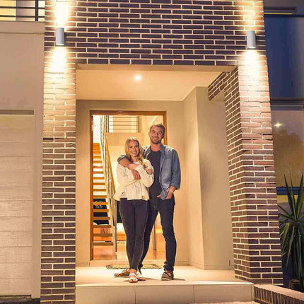 Applique a parete doppia emissione luminosa per esterno balcone terrazzo ip65UP & DOWN 2 portalampada gu10 - enzoled