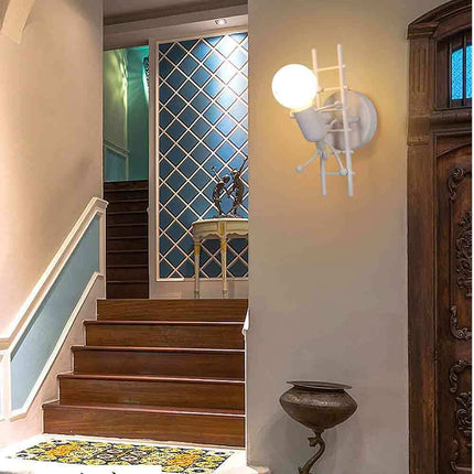 Applique da parete decorativo a forma di omino sulla scala lampada da muro in metallo attacco E27 arredo casa soggiorno - enzoled