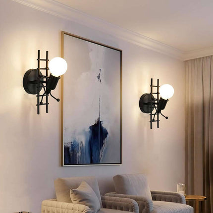 Applique da parete decorativo a forma di omino sulla scala lampada da muro in metallo attacco E27 arredo casa soggiorno - enzoled