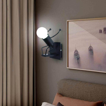 Applique da parete decorativo a forma di omino lampada da muro in metallo attacco E27 arredo casa - enzoled