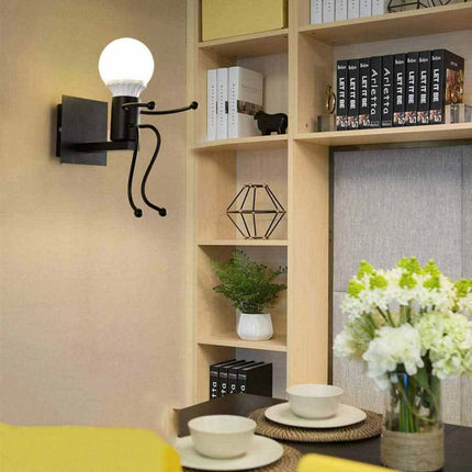 Applique da parete decorativo a forma di omino lampada da muro in metallo attacco E27 arredo casa - enzoled