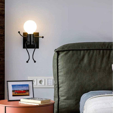 Applique da parete decorativo a forma di omino lampada da muro in metallo attacco E27 arredo casa - enzoled