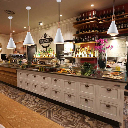 Lampadario a sospensione stile industriale in metallo pendente a cono attacco E27 luce tavolo cucina di colore nero o bianco - enzoled