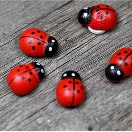 Coccinelle adesive 100 pezzi decorazione biglietti regali bomboniere laurea portafortuna fai da te - enzoled