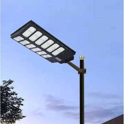 Lampione a pannello solare da 2000 watt faro stradale con sensore crepuscolare con staffa da 45 cm 6500k IP66 - enzoled