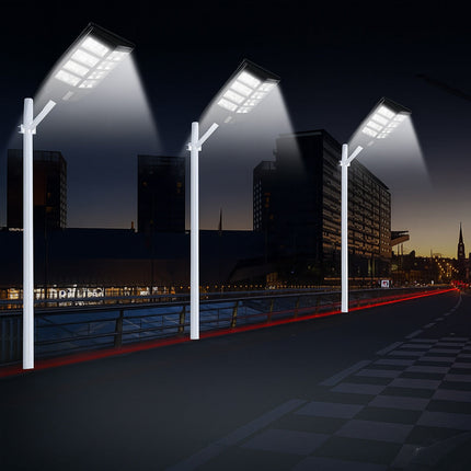 Lampione faro pannello solare 2400W con palo sensore di passaggio IP66