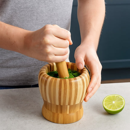 Mortaio con pestello in legno a strisce per pesto utensile da cucina