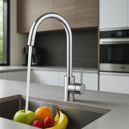 Rubinetto da cucina canna alta orientabile moderno lucido