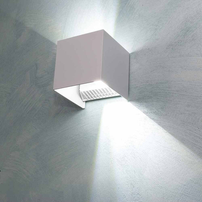 Applique da parete 52 led 22 watt per esterno impermeabile IP65 luce doppia emissione luminosa UP & DOWN luce fredda 6500k naturale 4000k calda 3000k - enzoled