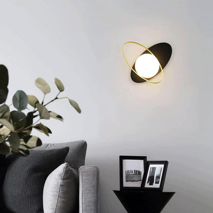Applique a parete in stile contemporaneo con attacco G9 di colore nero e oro con sfera in vetro - enzoled
