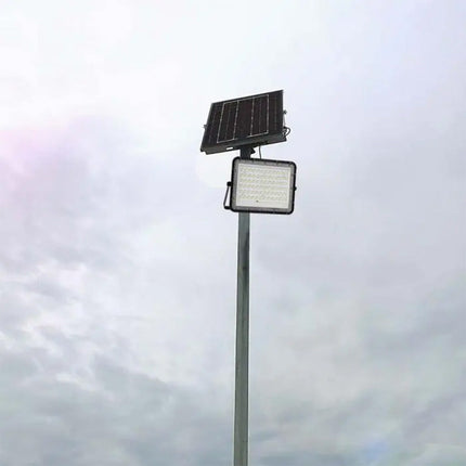 Faro led 180 watt con pannello solare sensore crepuscolare tecnologia CCT 3 colorazioni di luce con telecomando IP66 - enzoled