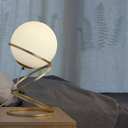 Lampada da tavolo minimalista lume in metallo bronzo con una sfera in vetro per camera da letto G9 - enzoled
