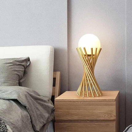 Lampada da tavolo tubolare minimalista lume in metallo bronzo con una sfera in vetro per camera da letto G9 - enzoled